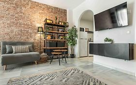 Modern Studio With Private Rooftop Terrace By Rems